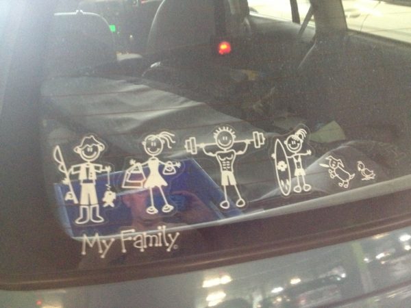 The Sticker Family stickers op auto